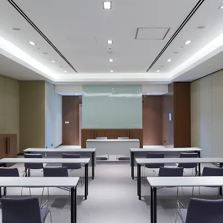 Crowne Plaza By Ihg Hotel 4*