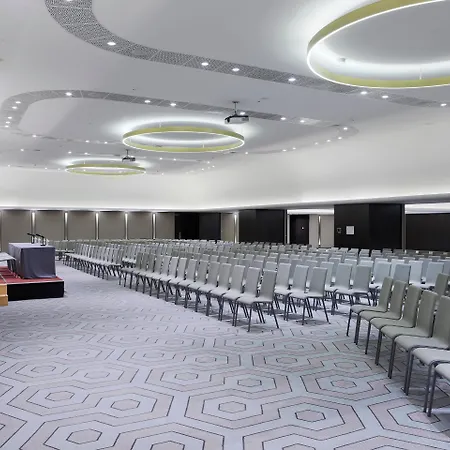 Crowne Plaza By Ihg Hotel 4*