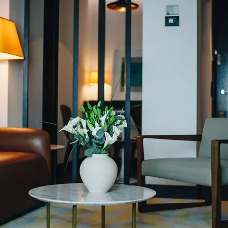 Crowne Plaza By Ihg Hotel