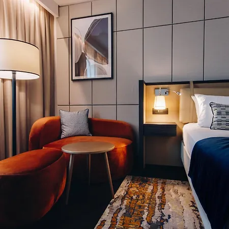 Crowne Plaza By Ihg Hotel 4*