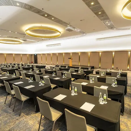 Crowne Plaza By Ihg Hotel 4*