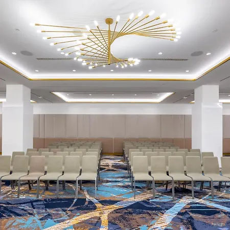 Crowne Plaza By Ihg Hotel