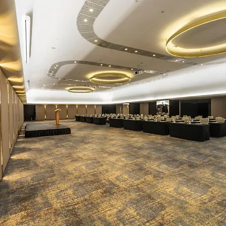 Crowne Plaza By Ihg 4*