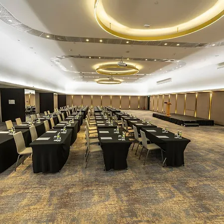 Crowne Plaza By Ihg 4*