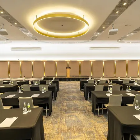 Crowne Plaza By Ihg Hotel