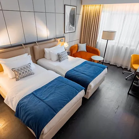 Crowne Plaza By Ihg Hotel 4*