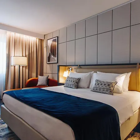 Crowne Plaza By Ihg